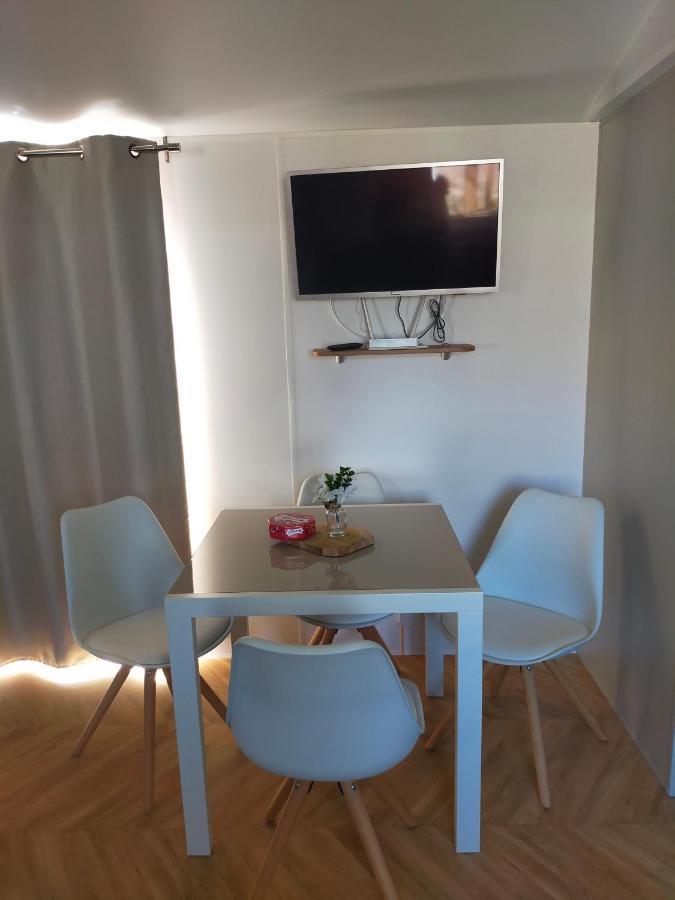 Bj Chalets - De Rug 3 - Vakantiepark Lauwersoog - Luxe Chalet Met Vaatwasser En Inloopkast! Vroege Incheck! Met Airco! Εξωτερικό φωτογραφία